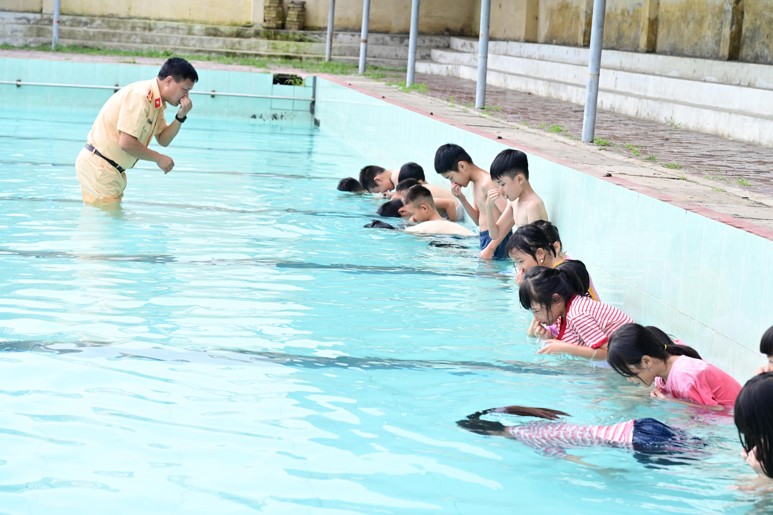 Trạm Cảnh sát đường thuỷ Bạch Đằng (Phòng Cảnh sát giao thông): Tuyên truyền an toàn giao thông trên địa bàn phường Nam Triệu